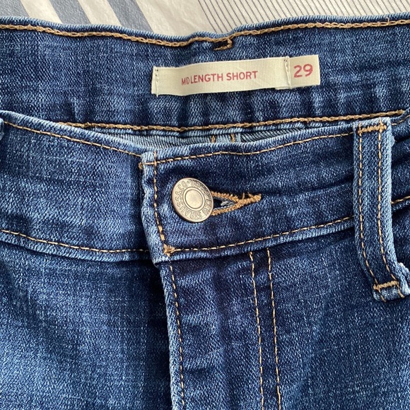 Women’s Levi shorts - Picture 2 of 7